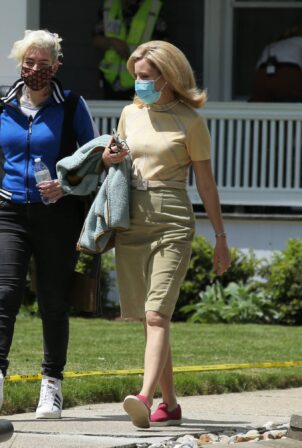 Elizabeth Banks - With Sigourney Weaver on the set of 'Call Jane' in Hartford - Connecticut